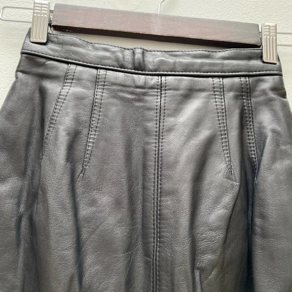 VINTAGE - Black Leather High Waisted Danier Skirt - Picture 4 of 7